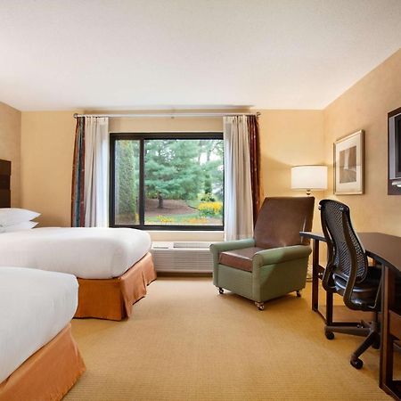 Doubletree By Hilton Hotel Boston - Bedford Glen Room photo